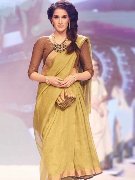 Gorgeous Ways to Wear Saree/Different Style pallu draping  #differenttypespalludraping#pallustyle - YouTube